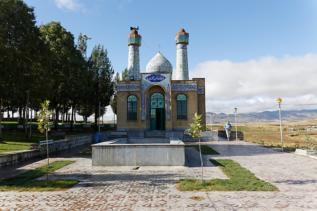 Tâq-e Bostân-Sur la route-004